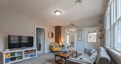Stylish 2BR Ohio City Retreat: Near West Side Market, Breweries, & Downtown