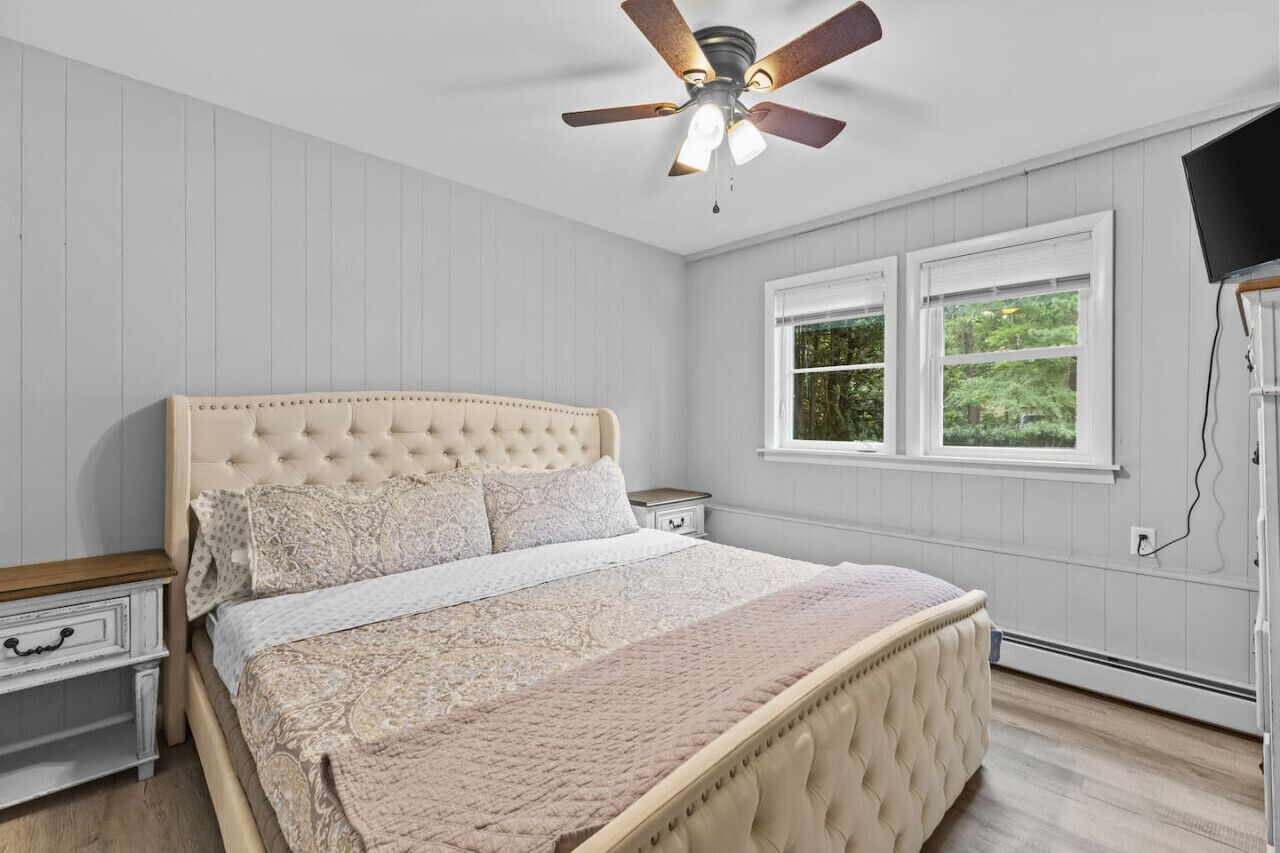 5 Schlafzimmer, Schreibtisch, Bügeleisen/Bügelbrett, Reisekinderbett