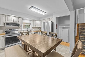 Fridge, microwave, oven, stovetop - Charming 5B Home in Neighborhood (South Burlington)