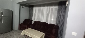 Comfort Room | Living area | Flat-screen TV