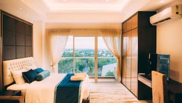 Estúdio luxo, vista para o mar | Individualmente decorados, individualmente mobiliados, escrivaninha