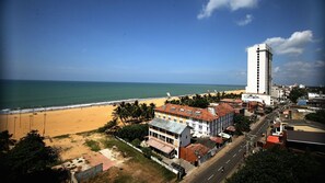 Deluxe Studio, 1 King Bed, Beach View | Beach/ocean view