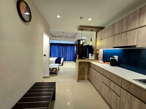 Deluxe Studio, Sea View | 1 bedroom, individually decorated, individually furnished, desk