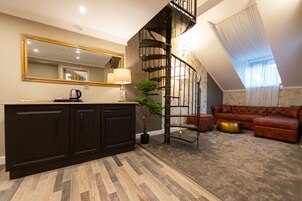 Executive Suite | In-room safe, individually decorated, individually furnished, desk