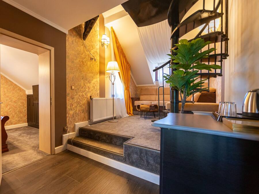 Executive Suite | Living area | Flat-screen TV