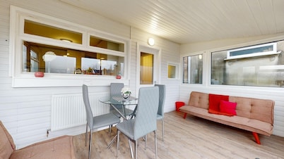 Lovely 3 Bedroom House in Dagenham With Parking
