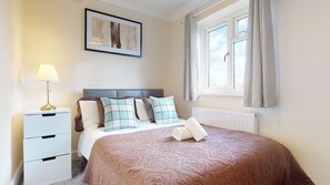 ハウス | 4 室のベッドルーム、アイロン / アイロン台、WiFi (無料)、ベッドシーツ