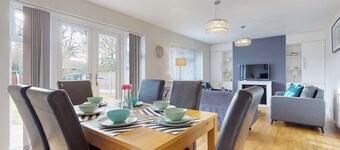 Immaculate 4-bed House in Romford