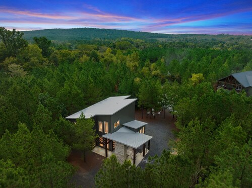 New Waterfront Cabin/Hot Tub/Fire Pit/Water Views/Fully Stocked Pond