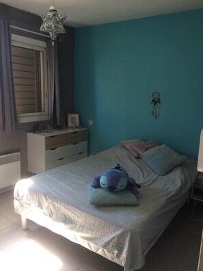 2 chambres, fer et planche à repasser, Wi-Fi, draps fournis