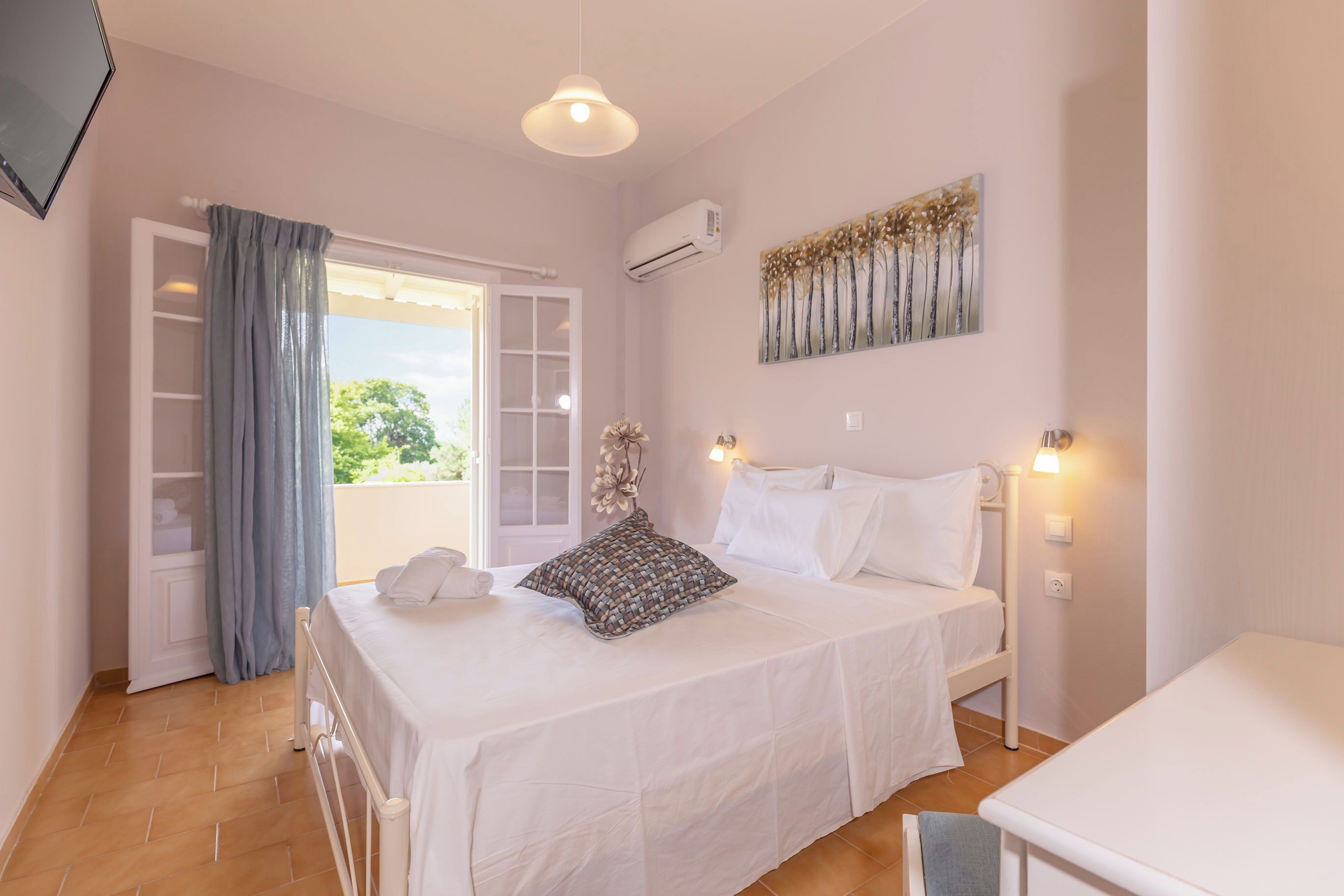 2 bedrooms, iron/ironing board, bed sheets