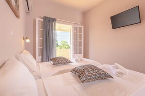 2 habitaciones, tabla de planchar con plancha y ropa de cama 