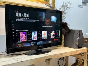 Großer Kühlschrank, Kochgeschirr/Geschirr/Besteck