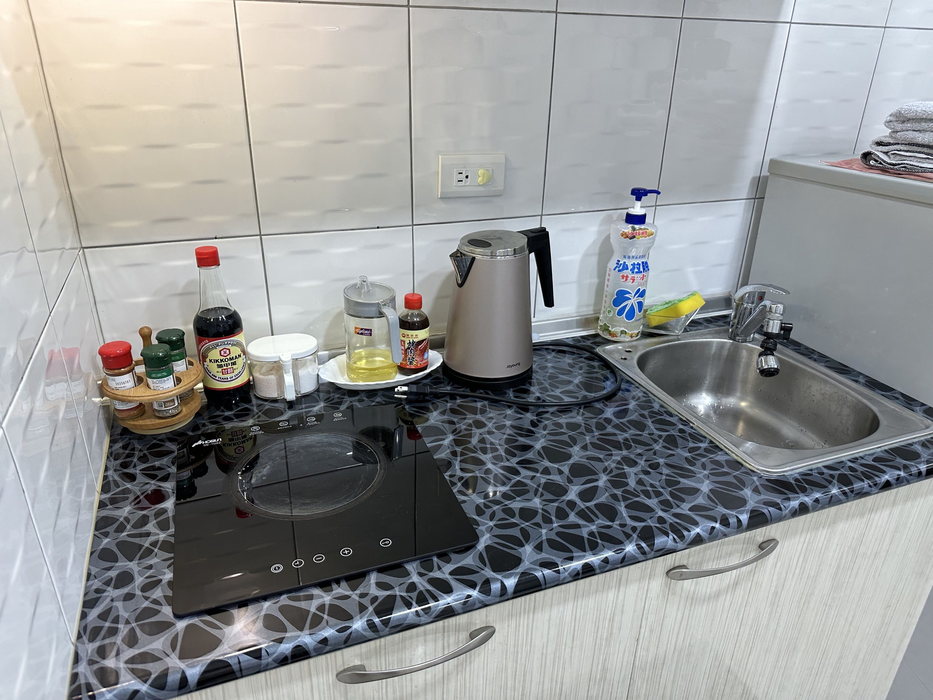 2 室のベッドルーム、WiFi (無料)