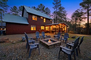 Property grounds - Elegant 5BR cabin + game room and kids mini play-cabin! | SkyRun Broken Bow (Broken Bow)
