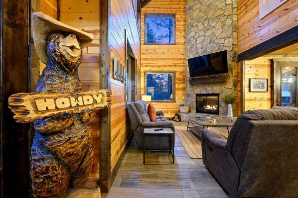 Interior - Elegant 5BR cabin + game room and kids mini play-cabin! | SkyRun Broken Bow (Broken Bow)