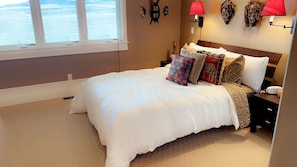 3 bedrooms, desk, iron/ironing board, travel cot