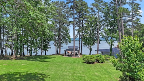 Lake House on the Water!
