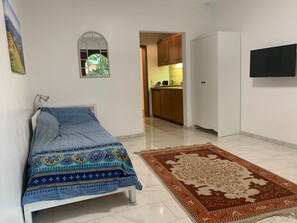 1 bedroom, desk, free WiFi, bed sheets
