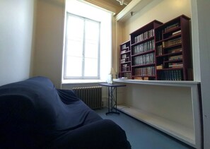 32-inch flat-screen TV with digital channels - Auberge du Couvent (Saint-Casimir)