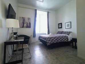 Double Room | Desk, laptop workspace, free WiFi, bed sheets