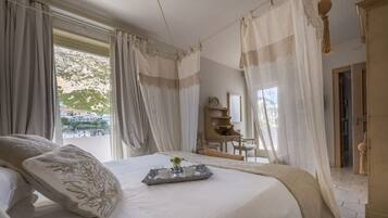 Villa, Smoking | 6 bedrooms, desk