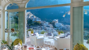 Villa, Smoking | 6 bedrooms, desk