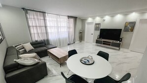 Interior - 🌊 Superior Oceanfront Getaway | 2BR Modern Suite • Sleeps 4 • Direct Beach Access (Hollywood)