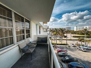 Property grounds - 🌊 Superior Oceanfront Getaway | 2BR Modern Suite • Sleeps 4 • Direct Beach Access (Hollywood)