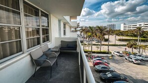 Property grounds - 🌊 Superior Oceanfront Getaway | 2BR Modern Suite • Sleeps 4 • Direct Beach Access (Hollywood)