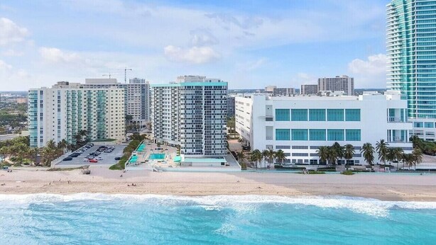 Exterior - 🌊 Superior Oceanfront Getaway | 2BR Modern Suite • Sleeps 4 • Direct Beach Access (Hollywood)