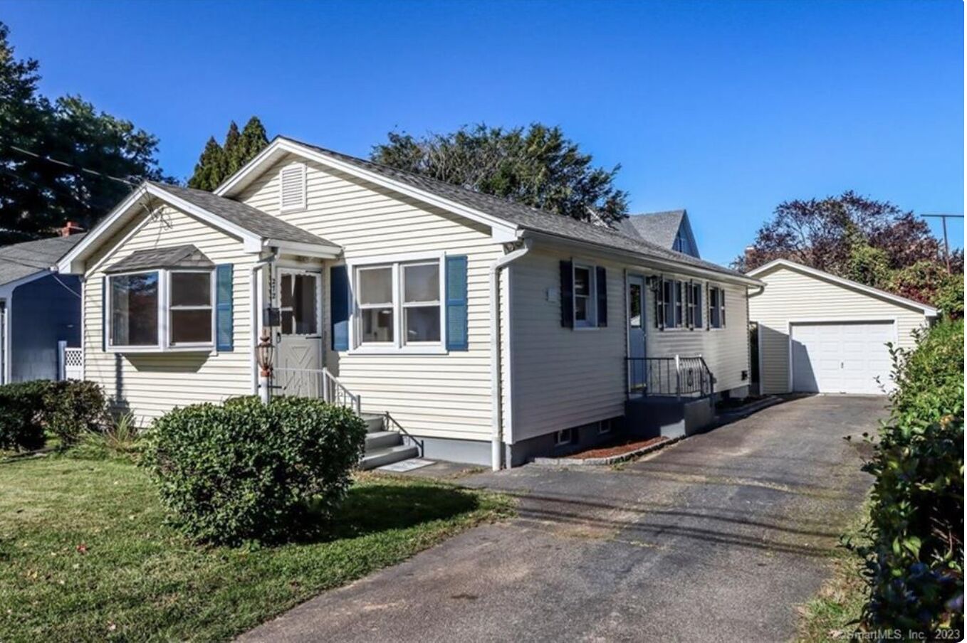 Beautiful Bungalow ranch in the heart of quiet, safe, fun Black Rock!