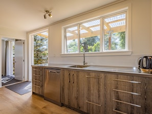 Interior - Alpine Rest - National Park Holiday Home (National Park)