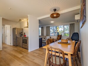 Dining - Alpine Rest - National Park Holiday Home (National Park)