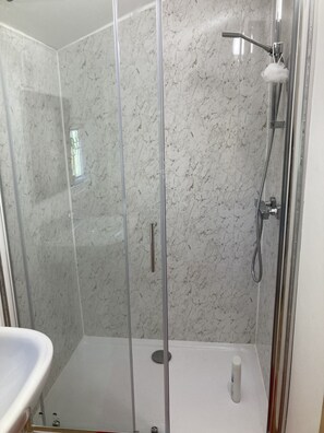 Toallas, jabón, papel de baño