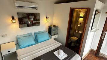 Basic Bungalow, Sea View