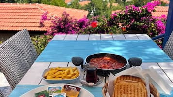 Daily local cuisine breakfast for a fee
