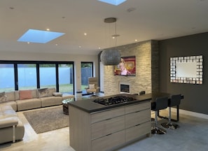 Interior - Perfect 4 bedroom two bathroom home (Edinburgh)