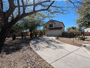 Property grounds - Welcome to the Desert Dwelling
A charming 3-bedroom house with a beautiful yard! (Tucson)