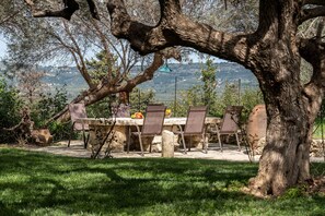 Outdoor dining - Klapas – Vacation villa in Crete, Greece (Chania)