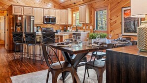 Dining - Near PF & Dollywood! 4 BD Retreat-Theater-Arcades-Hot Tub-Fire Pit-Pool Table (Sevierville)