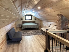 3 bedrooms, desk, free WiFi, bed sheets - 'B' Our Guest. A cozy 3-bedroom & 2 bath house with ac and Wi-Fi (Ord)