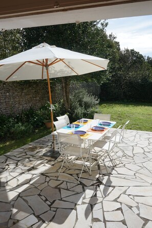 Outdoor dining - Ancre, Maison de Charme au Cœur D'ars en Ré (Ars-en-Ré)