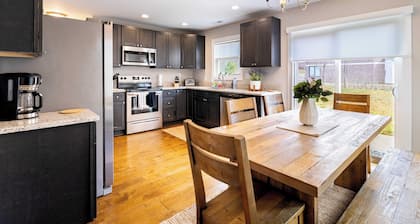 Silver Maple by Avantstay Modern & Stylish Haven