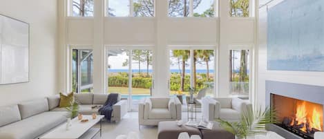 House (6 Bedrooms) | Interior