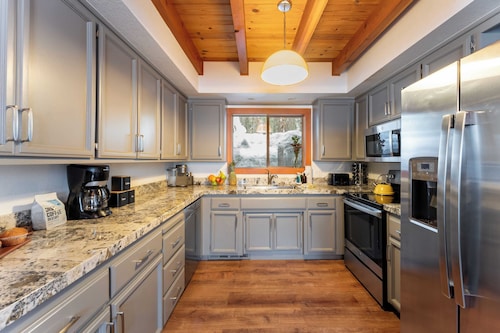 Indigo Owl by Avantstay Cabin w/ Firepit Minutes to Lake & Slopes