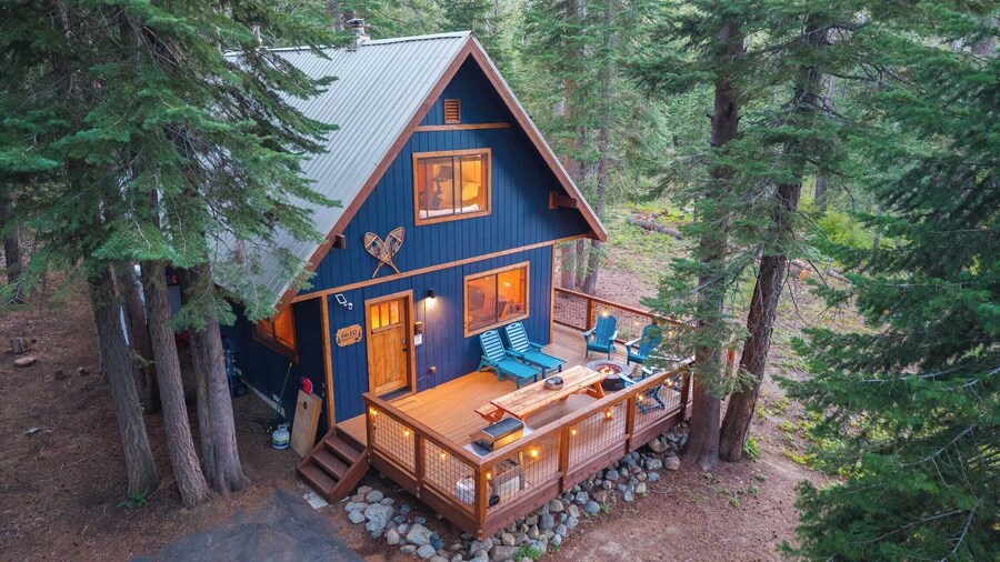Minutes to Skiing & Lake Hot Tub, Fire Pit, Deck Indigo Owl by Avantstay