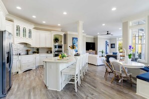 Casa (Multiple Bedrooms) | Parte interna