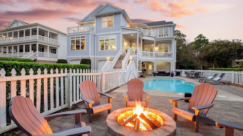 Steps to Beach Pool, Hot Tub, Fire Pit 7br, Sleeps 18 Cobalt Coast