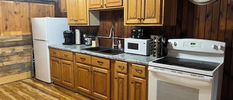 Luxury Cabin, Private Bathroom, Mountain View | Private kitchen | Microwave, coffee/tea maker, toaster, cleaning supplies